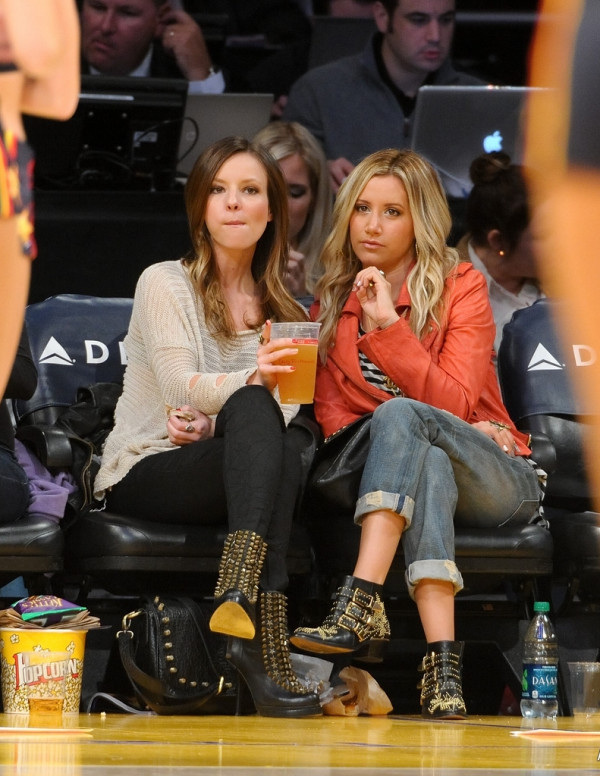 Ashley Tisdale au match des Lakers contre Orlando Magic